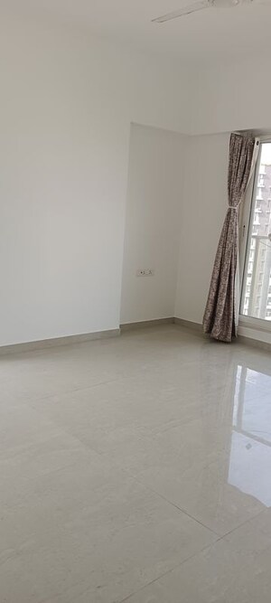 Room in 3 BHK Apartment at Monaliza Apartment, Juhu – for Rent