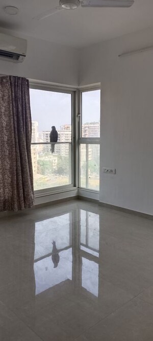 Room in 3 BHK Apartment at Monaliza Apartment, Juhu – for Rent