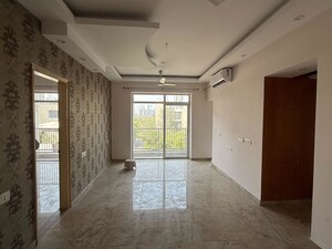 Room in 3 BHK Apartment at Jaypee Greens Pavilion Court, Sector 128 – for Rent