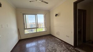 Room in 3 BHK Apartment at Jaypee Greens Kalypso Court, Sector 128 – for Rent