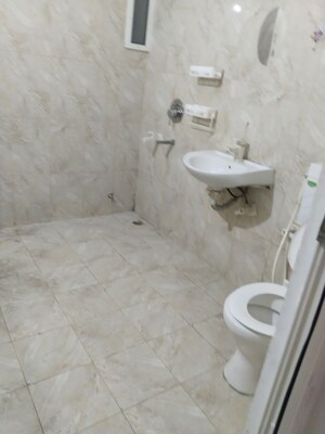 Bathroom in 1 BHK Builder Floor at Sector 36 – for Rent