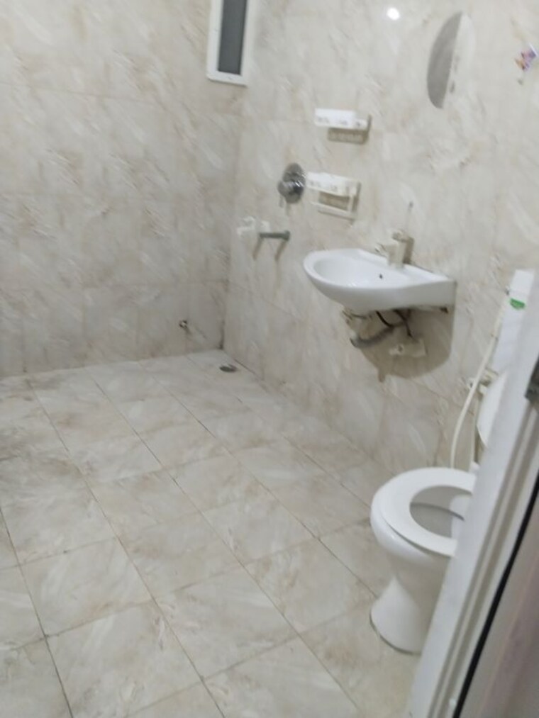 Bathroom, sector 36 1 Bedroom 1600 Sq.Ft. Builder Floor In Sector 36 Noida 10352278
