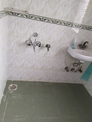 Bathroom in 1 BHK Builder Floor at Sector 49 – for Rent