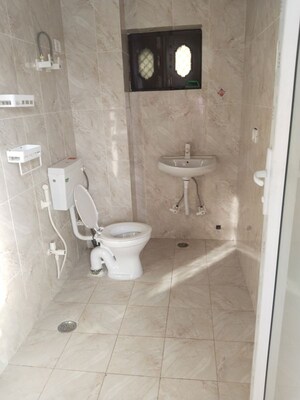 Bathroom in 1 BHK Builder Floor at Sector 49 – for Rent