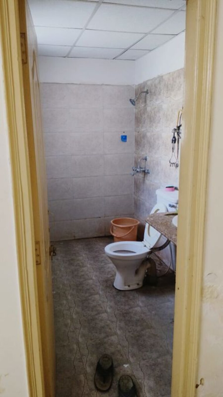 Bathroom, preet colony 2 Bedroom 1000 Sq.Ft. Apartment In Preet Colony Zirakpur 10352287