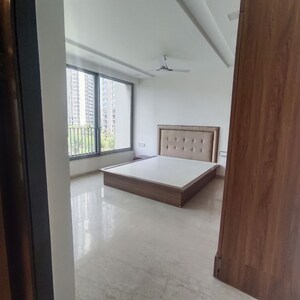 Room in 3 BHK Apartment at Oberoi Exquisite Goregaon, Goregaon East – for Rent