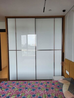Room in 3.5 BHK Apartment at Panchshil Towers, Kharadi – for Rent