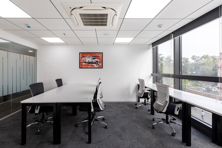  Parking, sg highway Commercial Office Space 538 Sq.Ft. In Sg Highway Ahmedabad 9540254