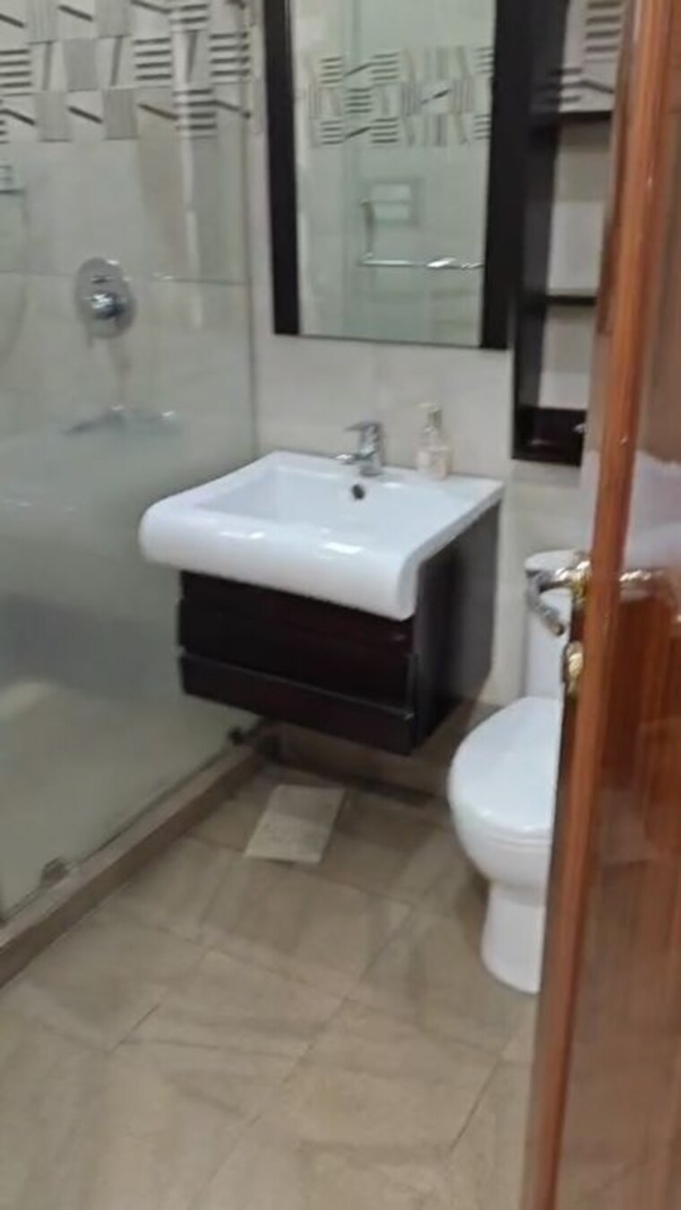 Bathroom, new rajinder nagar 3 Bedroom 1158 Sq.Ft. Builder Floor In New Rajinder Nagar Delhi 10352521