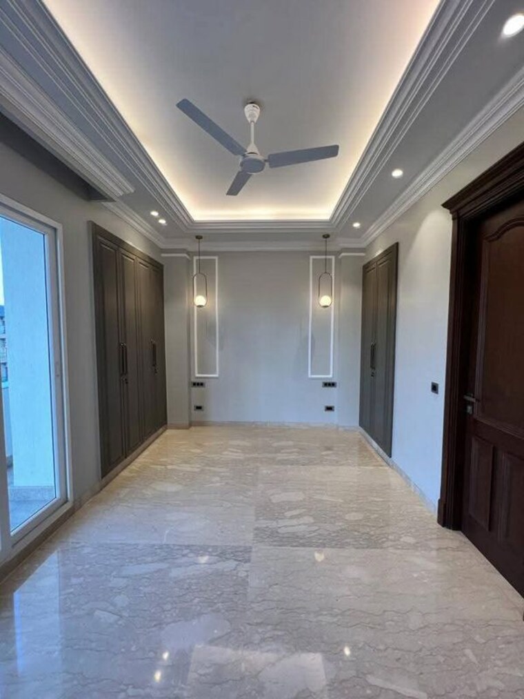 Room, dlf-cyber-city 3.5 Bedroom 2150 Sq.Ft. Apartment In Sector 24 Gurgaon 10352523