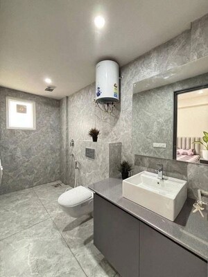 Team Area in 2 BHK Apartment at Saket – for Rent