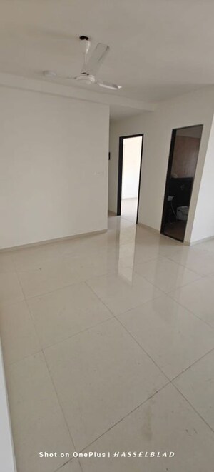 Room in 2 BHK Apartment at Lotus Unity, Versova – for Rent