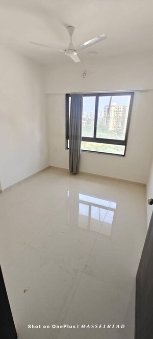 Room in 2 BHK Apartment at Lotus Unity, Versova – for Rent