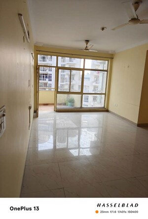 Room in 4 BHK Apartment at Parsvnath Planet, Gomti Nagar – for Rent