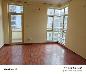 Room in 4 BHK Apartment at Parsvnath Planet, Gomti Nagar – for Rent