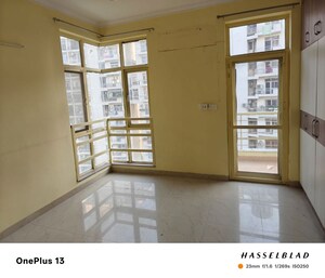 Room in 4 BHK Apartment at Parsvnath Planet, Gomti Nagar – for Rent