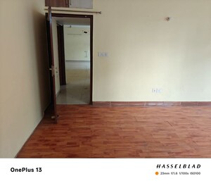 Room in 4 BHK Apartment at Parsvnath Planet, Gomti Nagar – for Rent