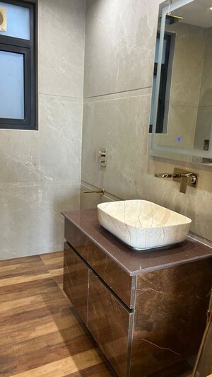 Bathroom in 4 BHK Builder Floor at Suncity Avenue 102, Sector 102 – for Sale