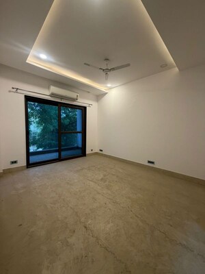 Room in 3 BHK Builder Floor at Unitech South City 1, South City 1 – for Rent