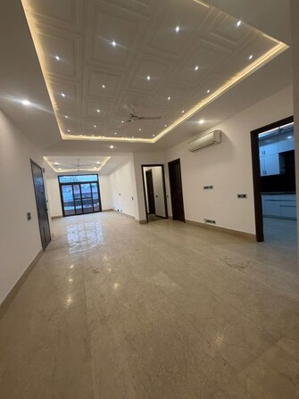 3 BHK + Servant Room 2500 Sq.Ft. Builder Floor in Unitech South City 1