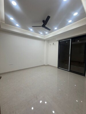Room in 3 BHK Builder Floor at Sector 15 ii – for Rent