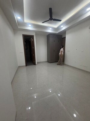 Room in 3 BHK Builder Floor at Sector 15 ii – for Rent