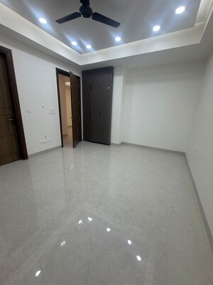 Room in 3 BHK Builder Floor at Sector 15 ii – for Rent