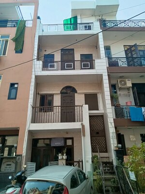 1 BHK Builder Floor For Rent in Sector M14
