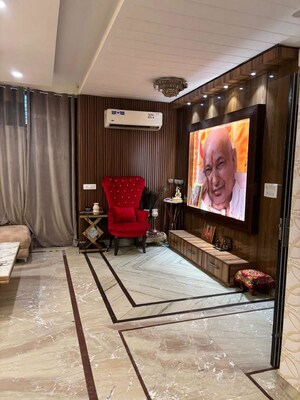 Living Room in 3 BHK Builder Floor at South City 1 – for Rent
