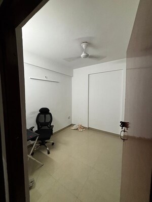 Room in 2.5 BHK Apartment at ROF Amaltas, Sector 92 – for Sale