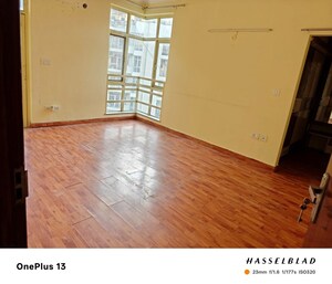 Room in 4 BHK Apartment at Parsvnath Planet, Gomti Nagar – for Rent