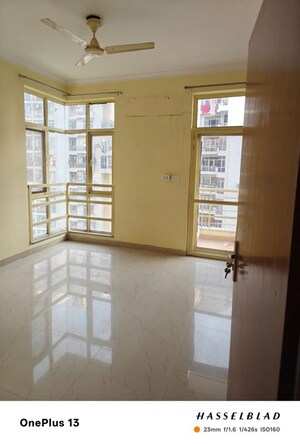 Room in 4 BHK Apartment at Parsvnath Planet, Gomti Nagar – for Rent