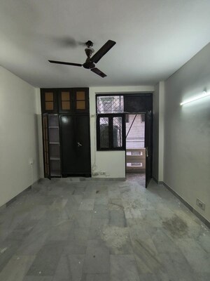 Room in 2 BHK Apartment at Chittaranjan Park – for Rent