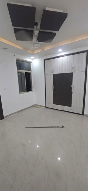 Room in 4 BHK Apartment at Parsvnath Planet, Gomti Nagar – for Rent