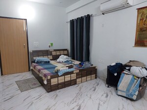 Bedroom in 4 BHK Apartment at Parsvnath Planet, Gomti Nagar – for Rent