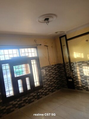 Room in 3 BHK Builder Floor at Sector 10 – for Rent