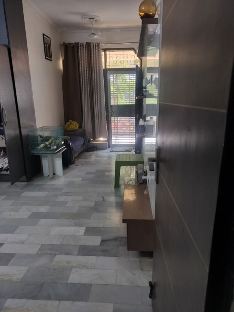 Bedroom, jawahar nagar 3 Bedroom 205 Sq.Yd. Builder Floor In Jawahar Nagar Delhi 10352727