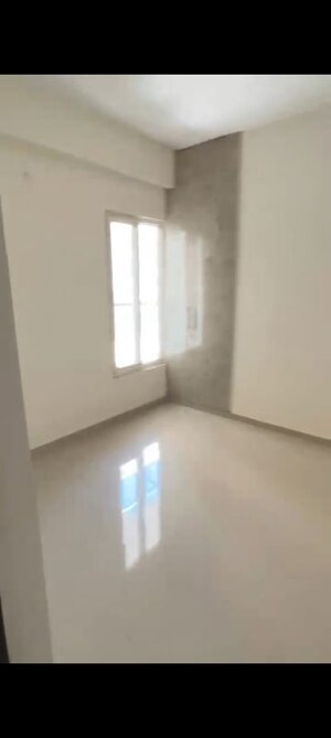 Room in 3.5 BHK Apartment at Windsor Paradise 2, Raj Nagar Extension – for Rent