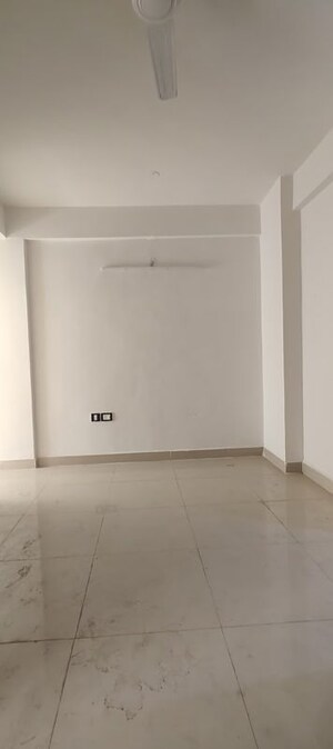 Room in 2 BHK Apartment at Signature Global Proxima, Sector 89 – for Rent