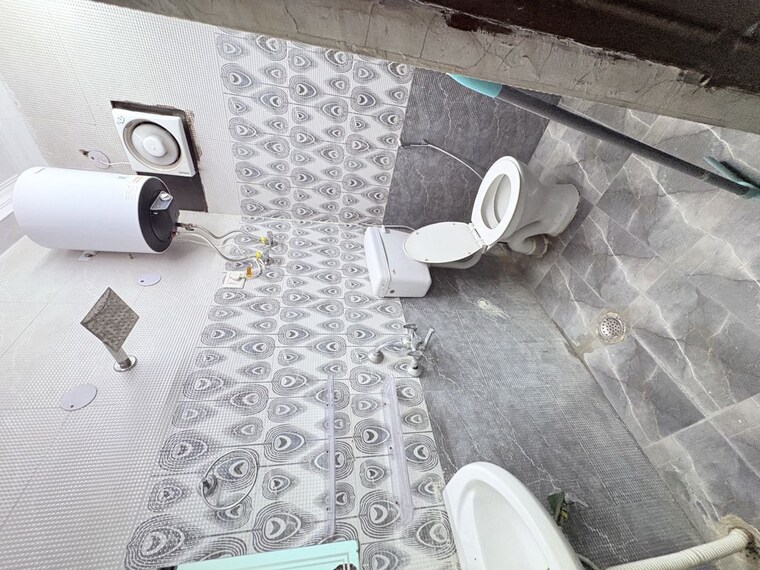 Bathroom, khirki extension 2 Bedroom 75 Sq.Yd. Builder Floor In Khirki Extension Delhi 10352834