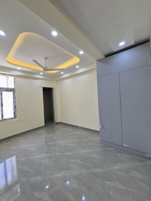 Room in 2 BHK Apartment at Ansal Green Glades I II, Omega Ii Greater Noida – for Sale