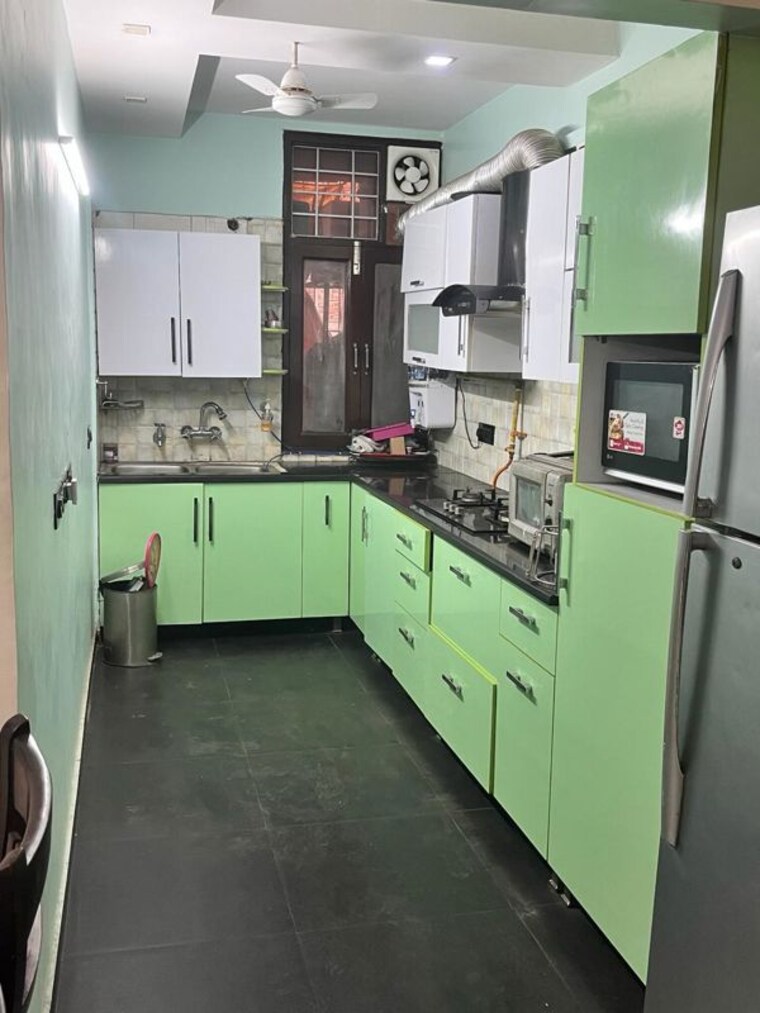 Kitchen, east of kailash 3 Bedroom 1800 Sq.Ft. Builder Floor In East Of Kailash Delhi 10352859