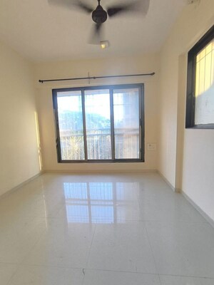 Room in 2 BHK Apartment at Kabra Garnet, Malad West – for Rent