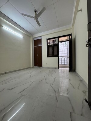 Room in 3 BHK Apartment at Chattarpur – for Rent