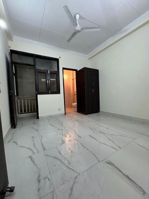 Room in 3 BHK Apartment at Chattarpur – for Rent