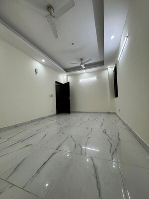 Room in 3 BHK Apartment at Chattarpur – for Rent