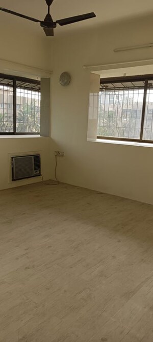 Room in 3 BHK Apartment at Juhu Park, Juhu – for Rent