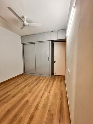 Room in 2.5 BHK Apartment at DLF Cyber Greens, Sector 24 – for Rent