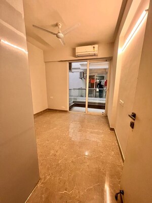 Room in 2.5 BHK Apartment at DLF Cyber Greens, Sector 24 – for Rent