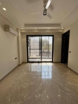 Room in 3 BHK Apartment at Ireo Victory Valley, Sector 67 – for Rent